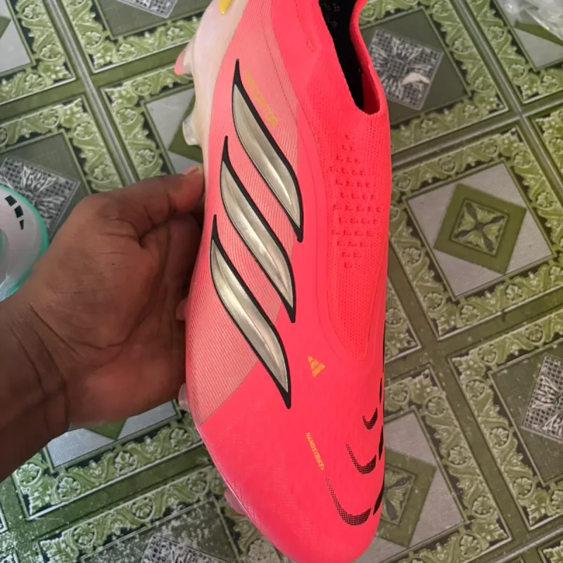 ADIDAS PREDATOR LACELESS FIRM Ground football boot view 3