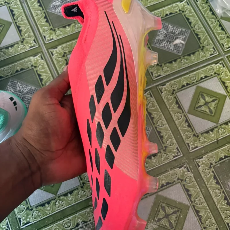 ADIDAS PREDATOR LACELESS FIRM Ground football boot view 4