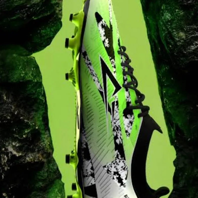 Puks alligator view 2