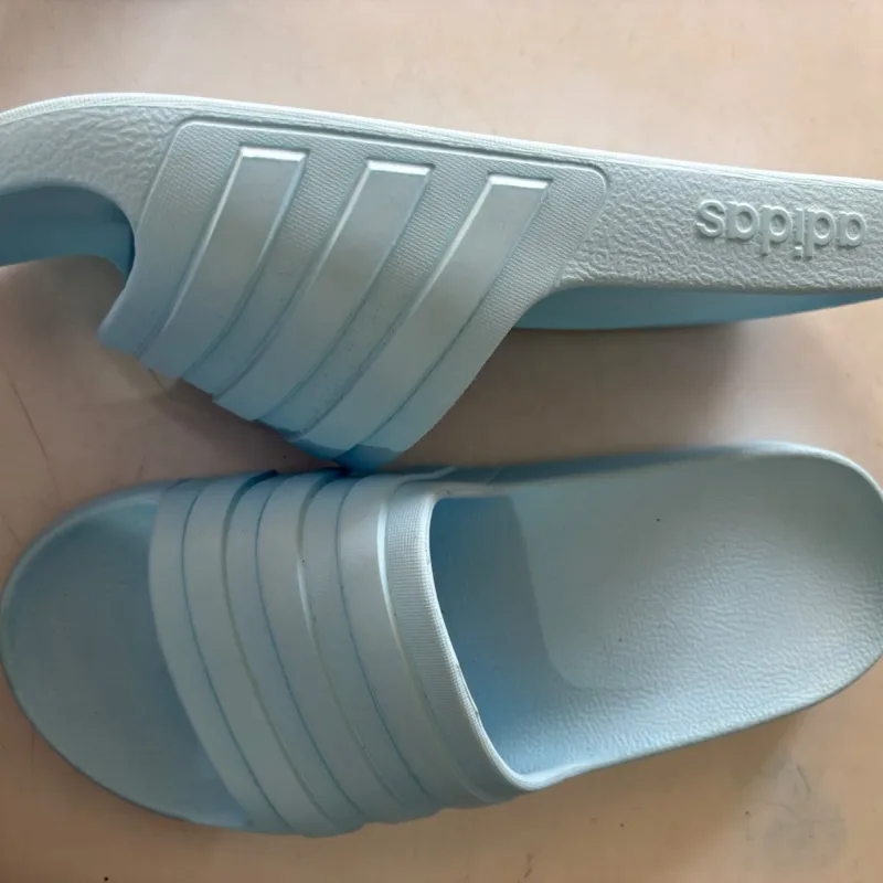 Adidas sliper view 4