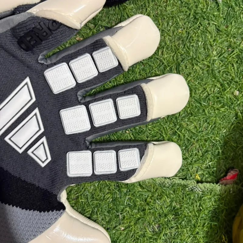 Adidas predator galves view 4