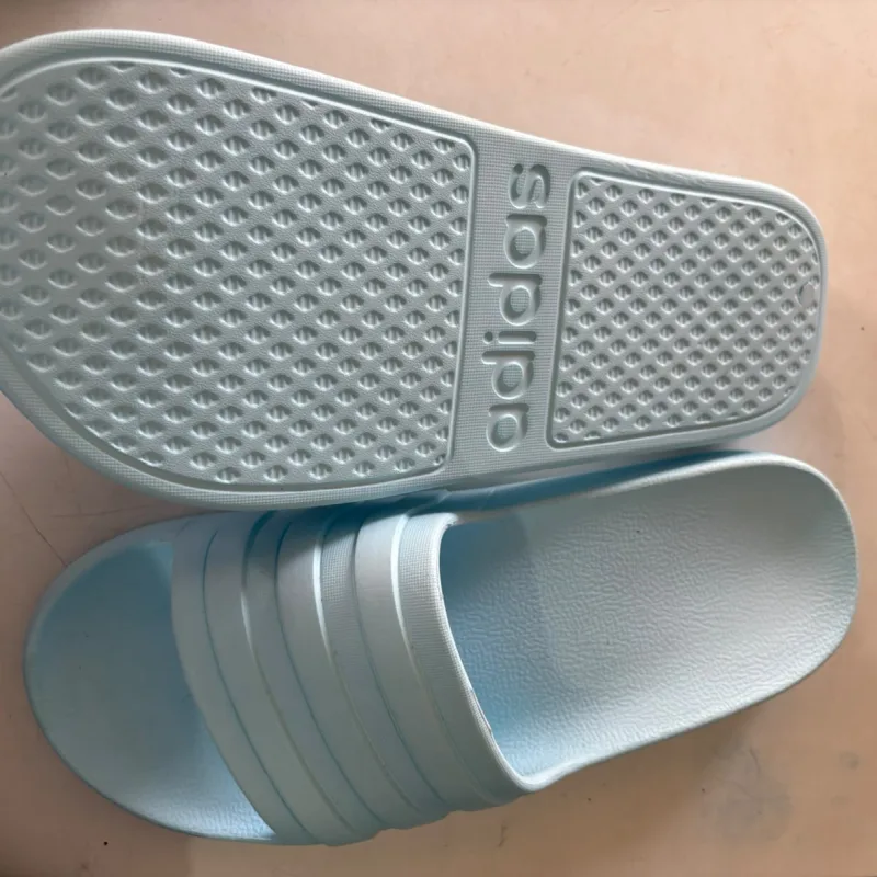 Adidas sliper view 2