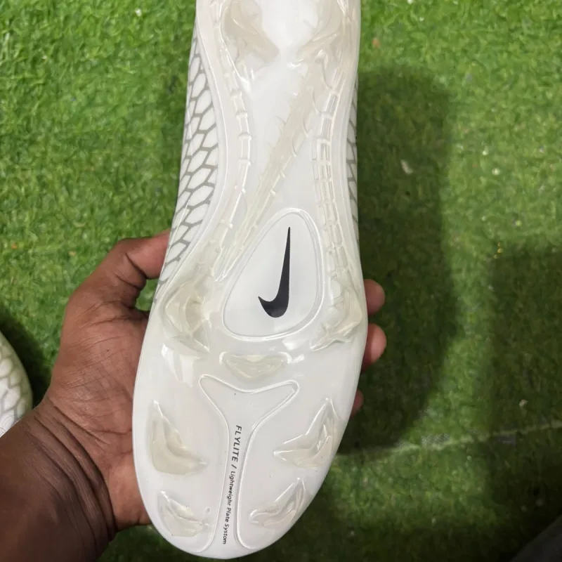 Nike vapor 17 view 2