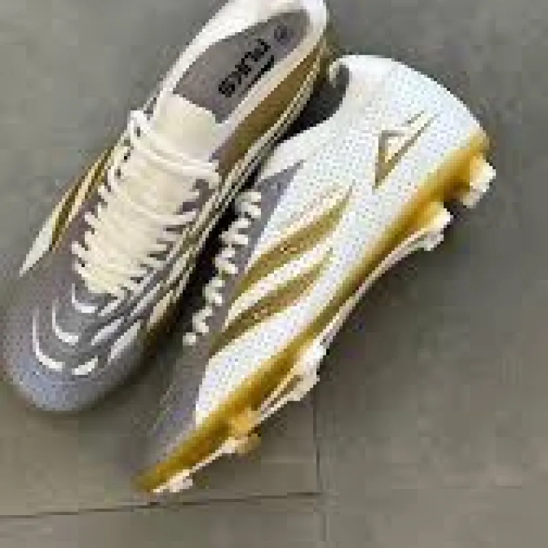 Puks Football shoe prelocked view 4