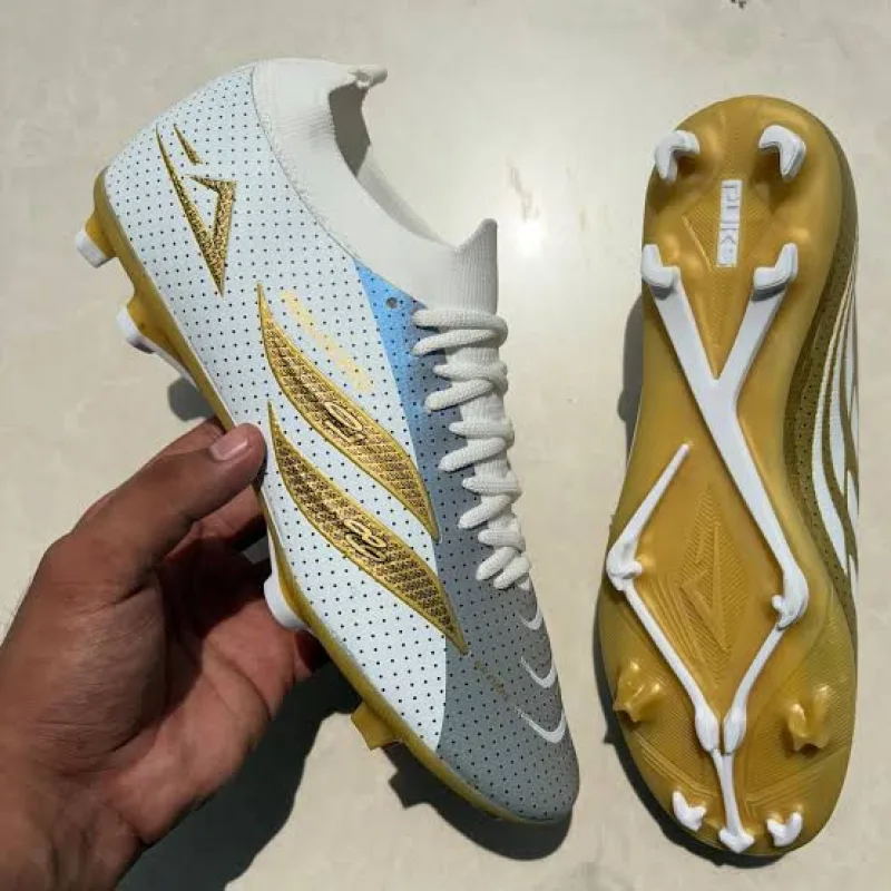 Puks Football shoe prelocked
