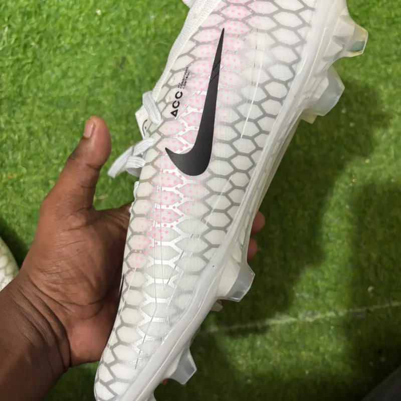 Nike vapor 17 view 4