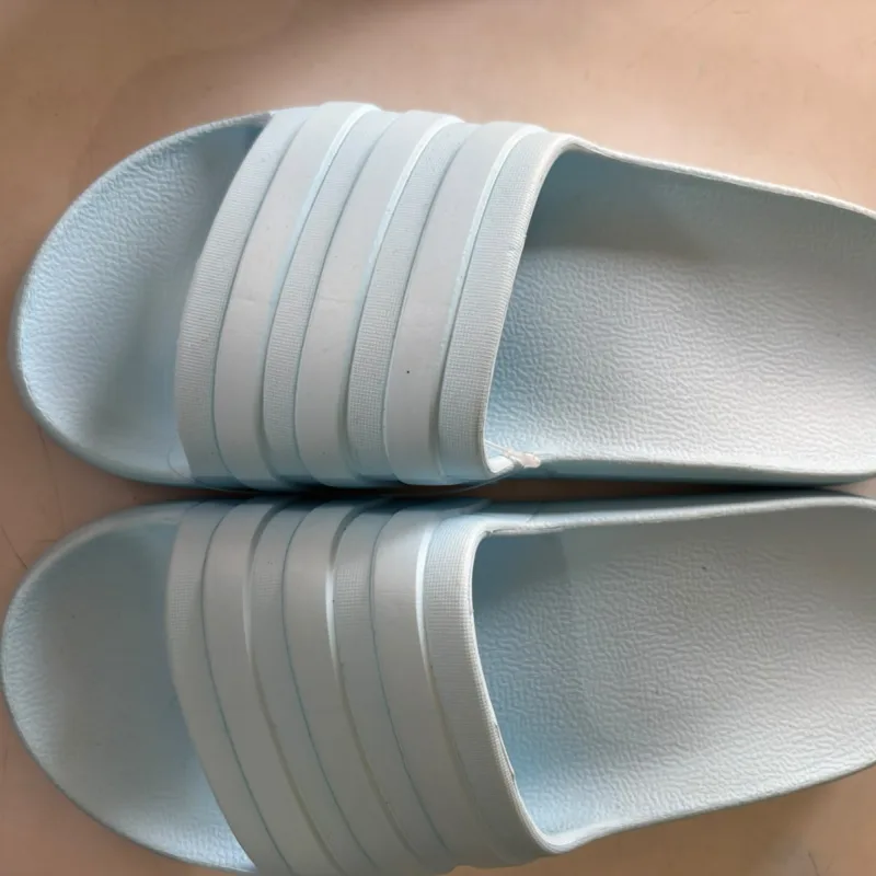 Adidas sliper