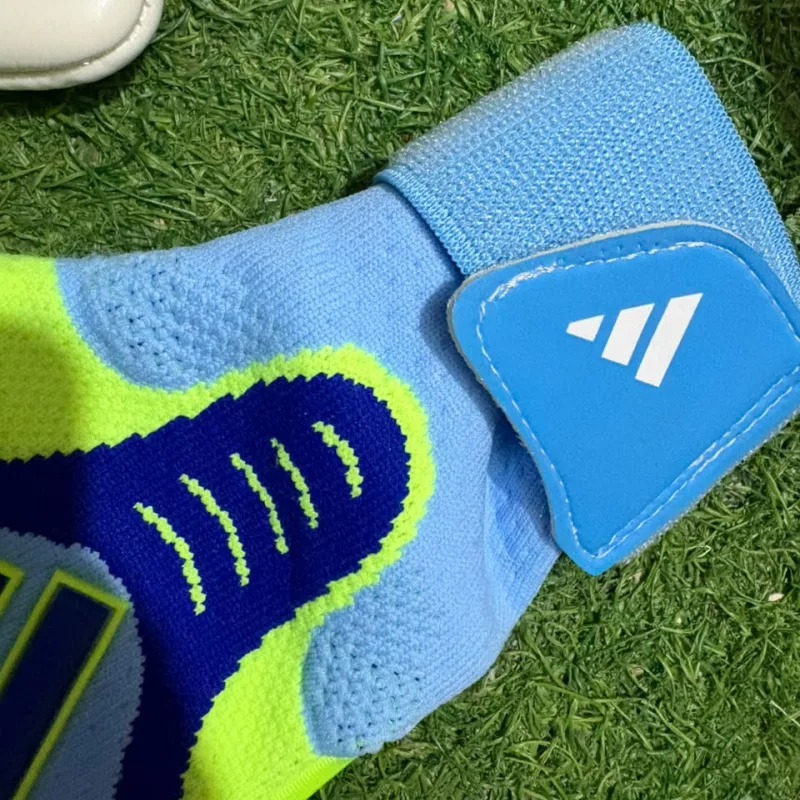 Adidas predator pro goalkeeper galves view 3