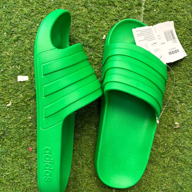 Adidas sliper view 2